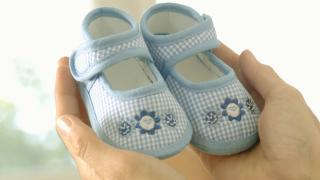 Первые шаги босиком или в ортопедической обуви? Мнение детского массажиста