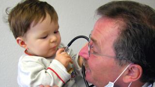 Как отличить опасную детскую инфекцию от обычной простуды или ОРВИ? 