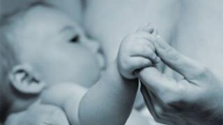 Молочница груди: почему больно кормить?