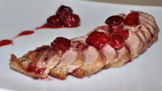 Утиная грудка с вишневым соусом