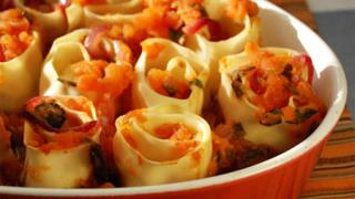 Рулеты из лазаньи с сырной начинкой