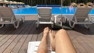 От создателей Баден-Баден: в Екатеринбурге открылся новый пляж с огромными бассейнами. Стоит ли туда идти?