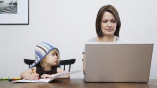 Как заработать маме в декрете