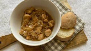 Луковый гуляш из индейки от Василия Емельяненко