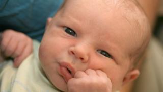 Насморк у ребёнка: как лечить зеленые, желтые или прозрачные сопли?