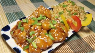 Курица в кисло-сладком соусе с пряным птитимом