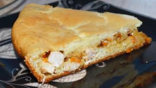 Заливной пирог на кефире с капустой и курицей