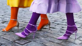 Мода 2018. Носки с туфлями и цветные колготки с босоножками