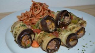 Рулетики из баклажанов с начинкой из фарша и овощей