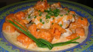 Куриные бедра с тыквой и грибами в сливочном соусе