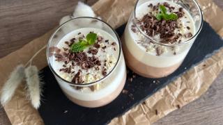 Лёгкий десерт в стакане без выпечки «Три шоколада»