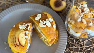 Идея для завтрака. Вкуснейшие оладьи из тыквы с необычной начинкой и мёдом