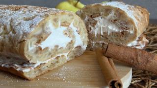Яблочный рулет с необычным творожным кремом